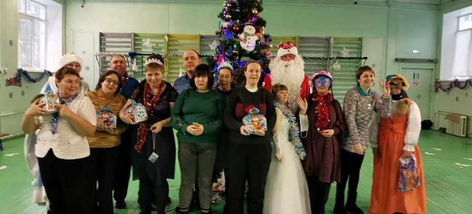 Волонтеры серовской школы №1 устроили новогодний праздник для лиц с ОВЗ