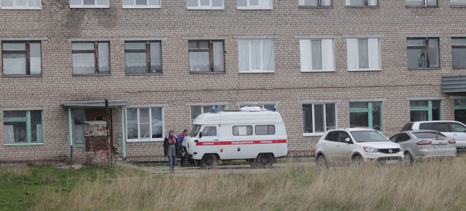 "Ремонтом там и не пахнет". Жительница Восточного обеспокоена судьбой здания поселковой больницы