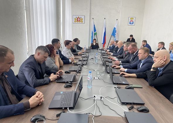 Дума Серова удостоила наград учителя-логопеда и заводчанку