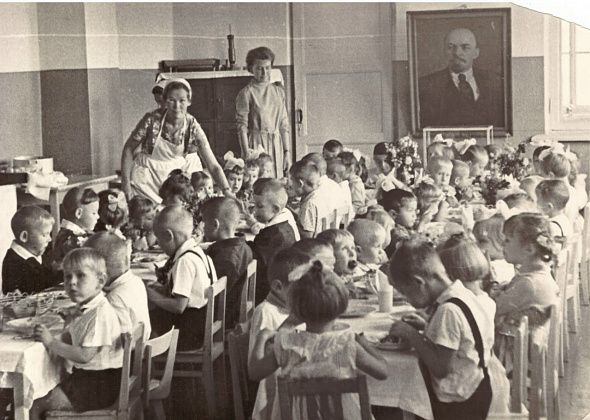 Музей просит серовчан поделиться информацией по архивным снимкам из детского сада