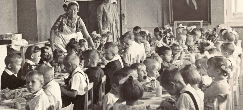 Музей просит серовчан поделиться информацией по архивным снимкам из детского сада