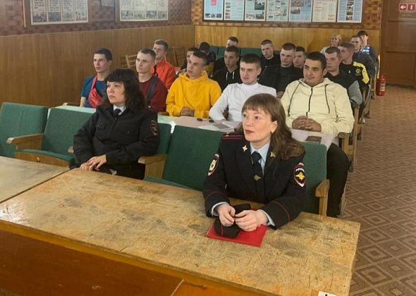 Полиция Серова рассказала дембелям, как поступить на службу в МВД и предупредила о мошенниках