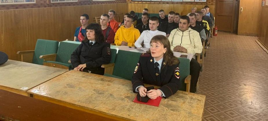 Полиция Серова рассказала дембелям, как поступить на службу в МВД и предупредила о мошенниках
