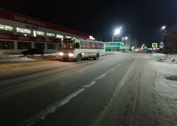 В Серове автобус наехал на девочку, которая поскользнулась и упала на проезжую часть