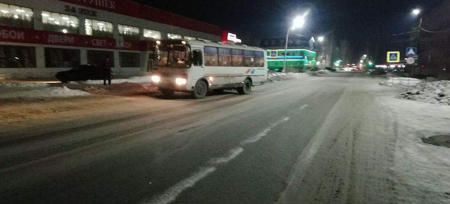 В Серове автобус наехал на девочку, которая поскользнулась и упала на проезжую часть