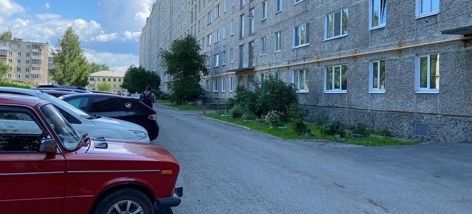 "Надоели отписки на местном уровне, надеемся на помощь области". Жители "Китайской стены" из Серова обратились в прокуратуру региона