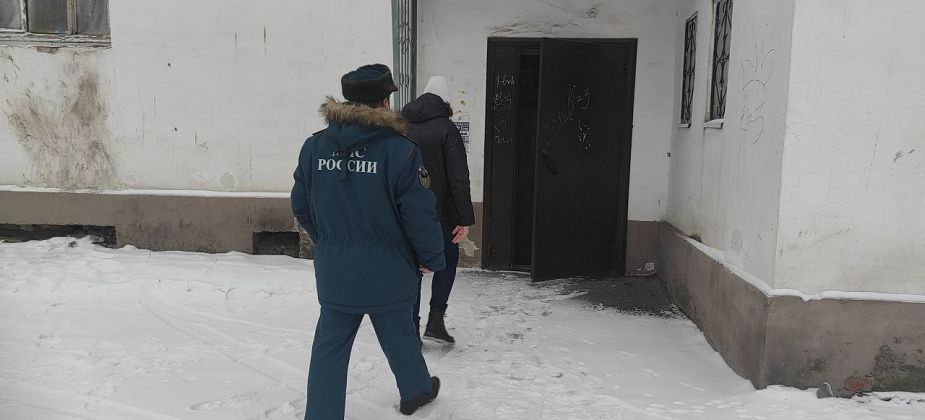 В Серове прошел рейд по одиноко проживающим людям. Им напомнили о правилах пожарной безопасности 