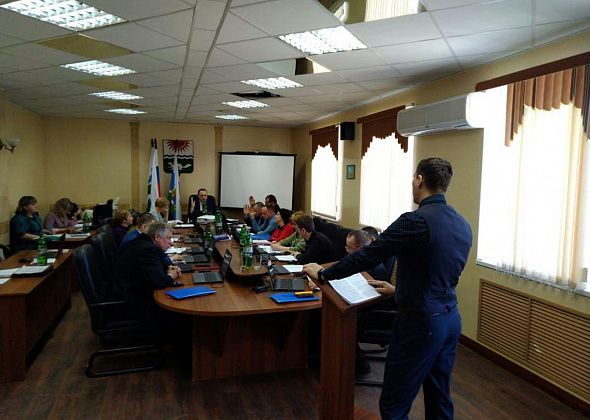 В Сосьве идет заседание Думы. Главе Макарову поставят "неуд"?