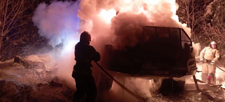 В Серове за сутки произошло два пожара. Горели форвардер и бытовка