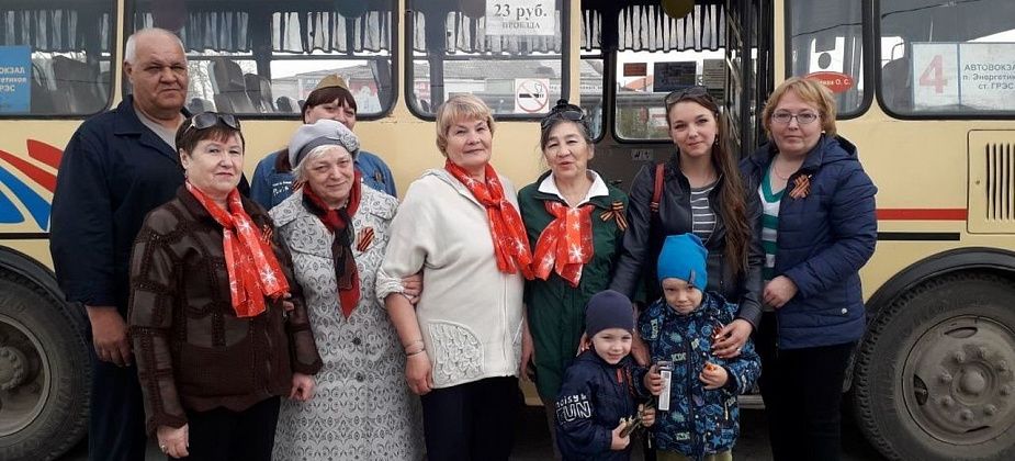 В День Победы по Серову ездил "поющий автобус"