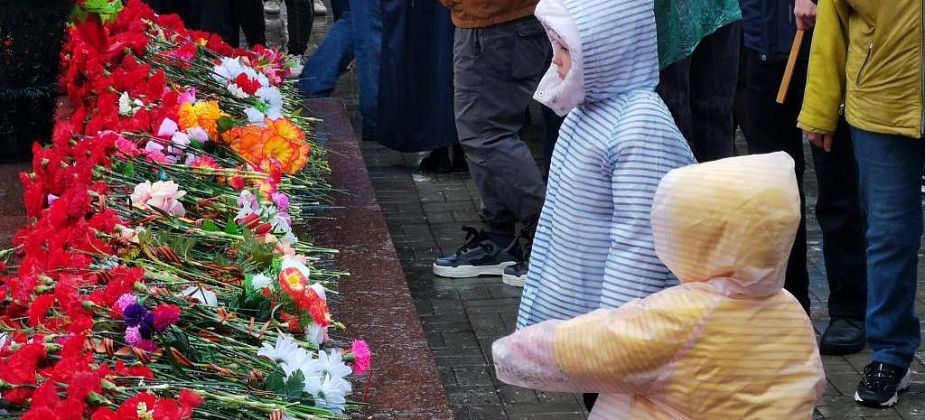 День радостных и горьких воспоминаний. В Серове празднование Дня Победы началось с митинга