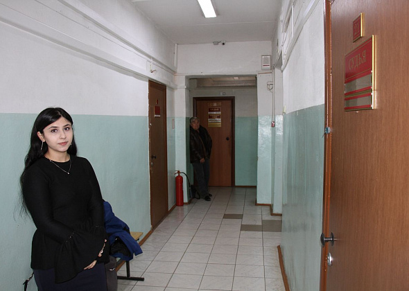 Медсестра Парвин Салаева через суд Серова оспаривает дисциплинарные взыскания, которые на нее наложило начальство