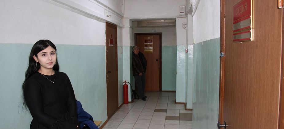 Медсестра Парвин Салаева через суд Серова оспаривает дисциплинарные взыскания, которые на нее наложило начальство