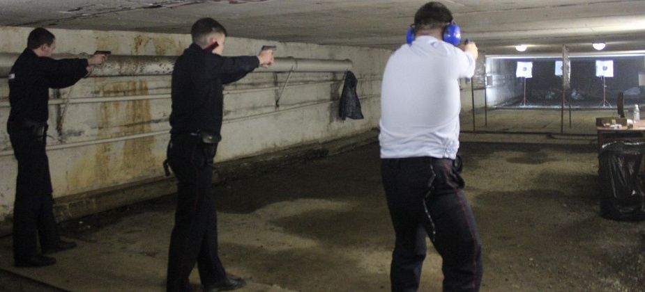 Накануне Дня защитника Отечества в полиции Серова состоялись соревнования по стрельбе из табельного оружия