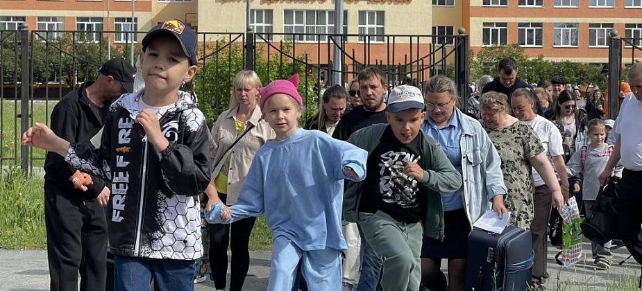 На первую смену в “Веселый бор” отправились 222 юных “летописца истории”