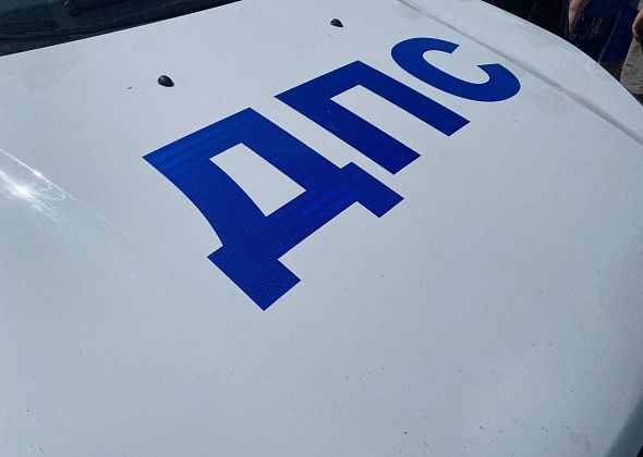 Серовские госавтоинспекторы помогли водителю, у которого в мороз сломалась машина на трассе