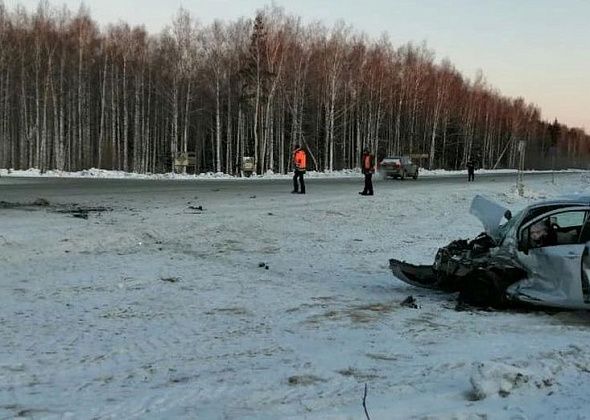 Под Серовом столкнулись "Лексус" и "Тойота". Есть пострадавшие