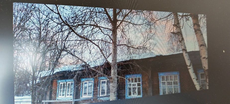 «Ситуация назрела давно». И.о. главы Серова про обрушение кровли ФАПа и школьного пищеблока в Морозково