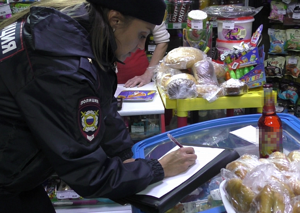 Полицейские в Серове составили протокол на продавца, которая продала несовершеннолетнему пиво