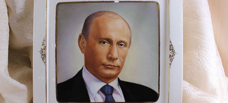"Фарфор Сысерти" начал продавать тарелки с Путиным за 32 тысячи рублей