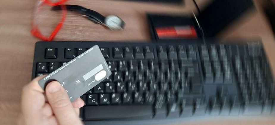 Серовчане "повелись" на обещанные в интернете подарки, но были обмануты мошенниками 