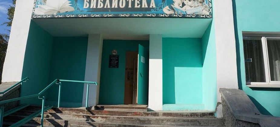 Отремонтируют фасад и крыльцо Центральной детской библиотеки Серова 