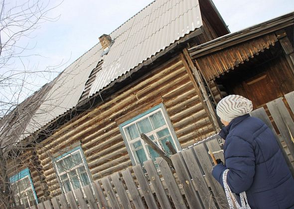 “Иногда хочется сказать им в глаза: “Какие вы сволочи”... Пенсионерка из Красноярки продолжает замерзать в “холодных хоромах”