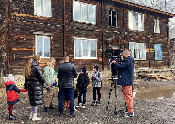 Многодетные матери из разваливающегося дома в Серове обратились к детскому омбудсмену России, в надежде улучшить жилищные условия