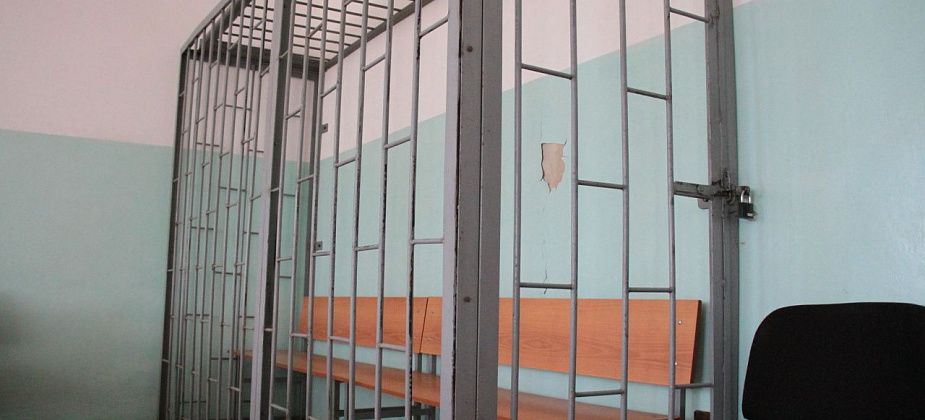 Неповиновение ГАИ и погоня по загородной трассе закончилась для двух серовчан арестом на две недели