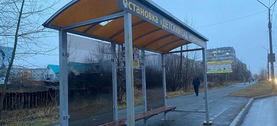 Администрация Серова: "Стекла на остановке будут восстановлены после установления личностей вандалов"