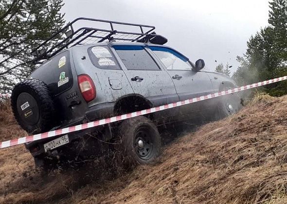 ﻿Рев моторов, разлетающаяся из-под колес грязь - в Карпинске прошли соревнования для внедорожников