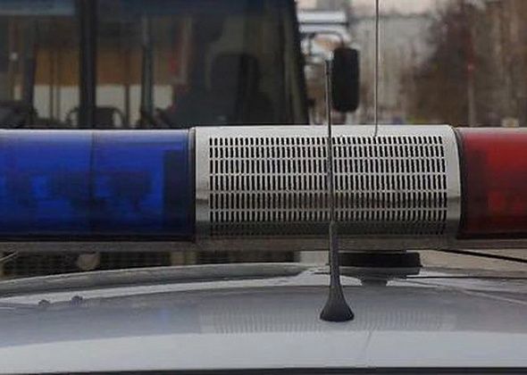 В Серове водитель "Приоры" столкнулся со столбом. За замечания он разбил бутылку об голову очевидца