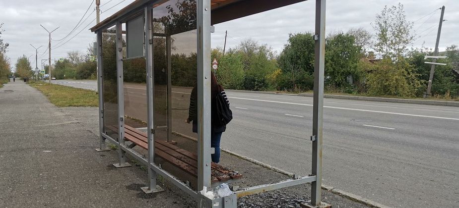 Разбито очередное стекло на автобусной остановке «Детский сад «Жемчужинка»