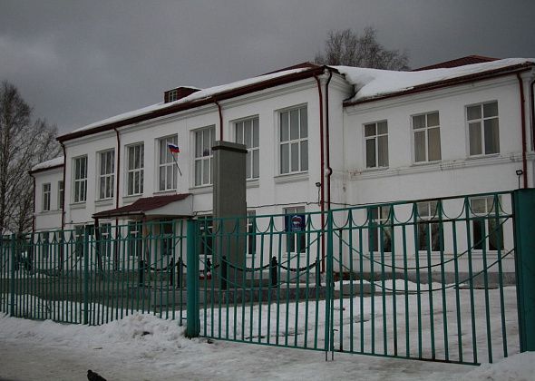 "Писать невозможно, замерзает паста"... Депутат пожаловался в Серовскую прокуратуру и Роспотребнадзор, что в школе Сосьвы мерзнут ученики и педагоги