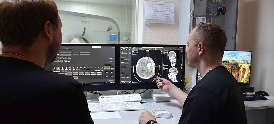 Областные медики спасли жизнь 17-летнему мотоциклисту, который попал в ДТП под Серовом