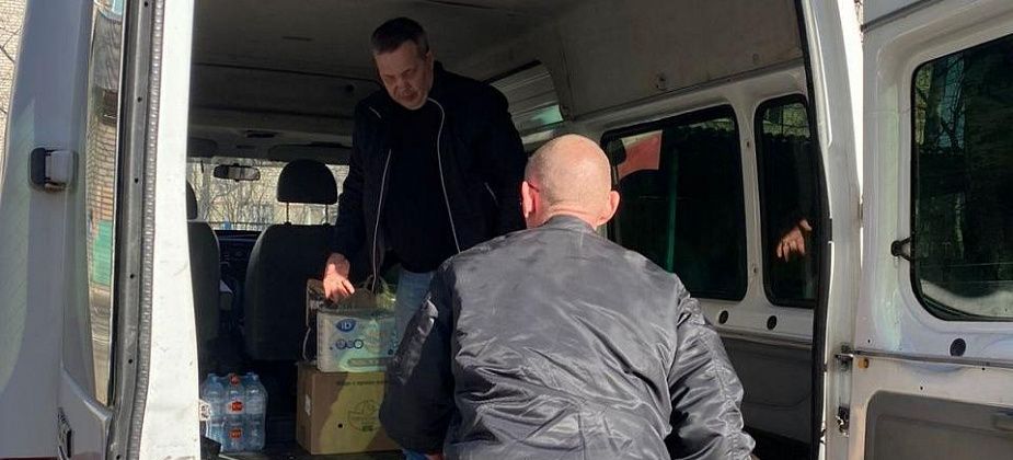 Бизнесмен из Серова собрал 1,5 тонны гуманитарной помощи для детского дома. Он планирует сам доставить ее в ДНР