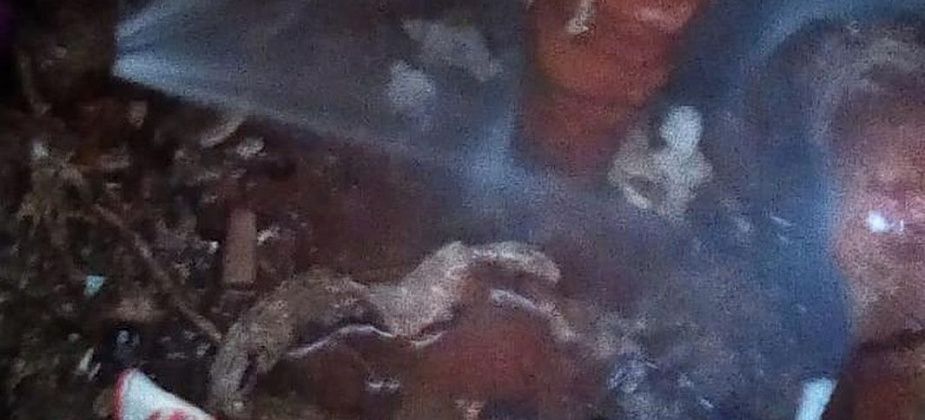 Жительница дома в поселке Энергетиков пожаловалась на "парилку": "все это бежит под фундамент"