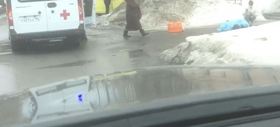 В Серове на улице Ферросплавщиков прямо на тротуаре скончался человек?