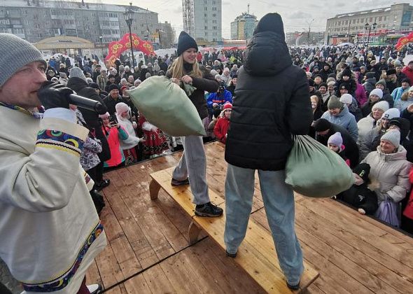 “Главное – готовить с любовью”. В Серове проводили зиму народными забавами и метровыми блинами