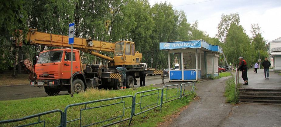 В Серове демонтируют очередной торговый павильон