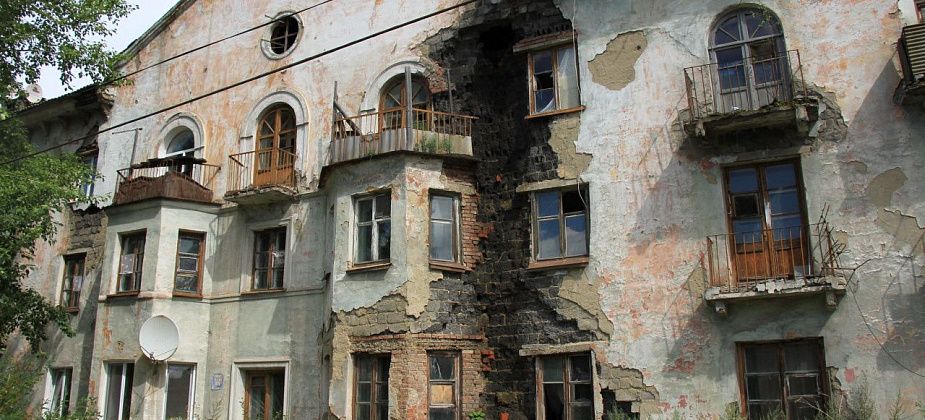 Бюджет Серова сэкономил 14 миллионов рублей на сносе аварийного дома на Пристанционной