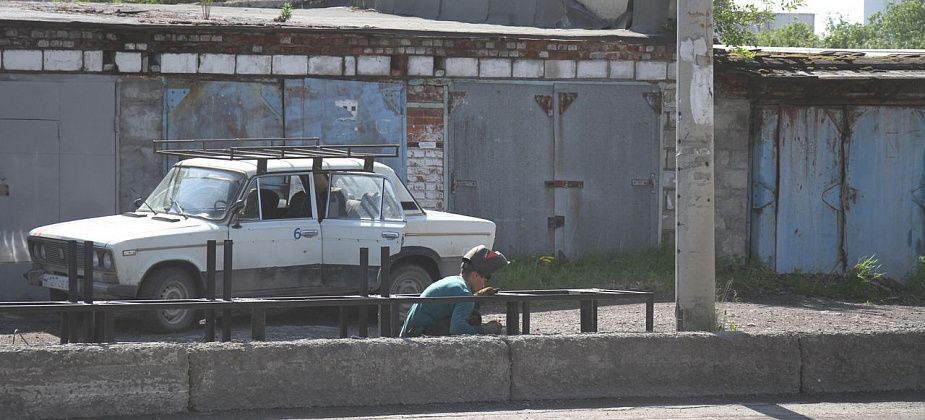 На въезде в город начали монтаж стелы «Я люблю Серов»
