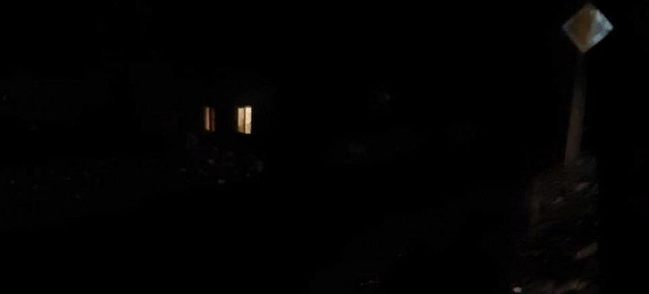 "Как бы не случилось беды". Серовчанка жалуются, что вечерами в поселке Металлургов не горят фонари