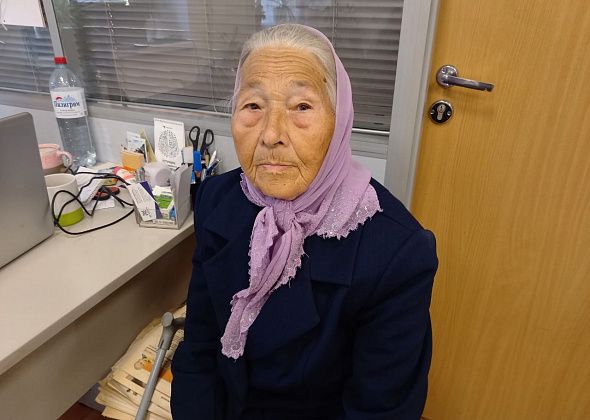 Краснотурьинской бабушке, которая потеряла кошелек, помогли волонтеры из Серова