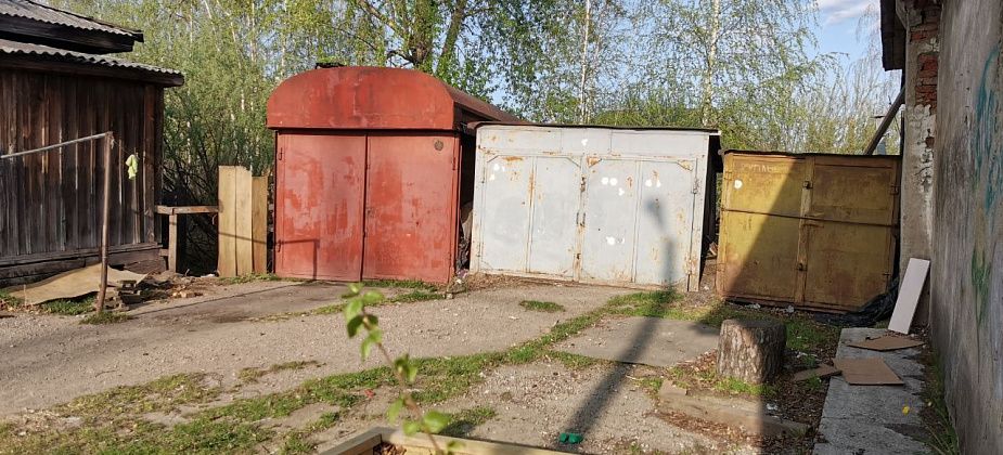 Власти Серова решили демонтировать еще шесть «самовольно установленных» металлических гаражей
