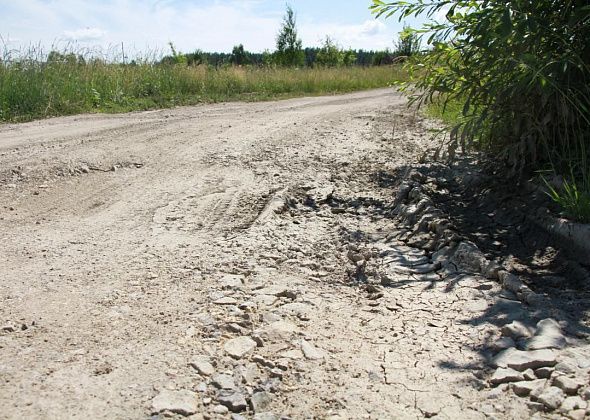 Жители серовского поселка Новое Сотрино просят отсыпать дорогу: «Мусоровоз разбил...»