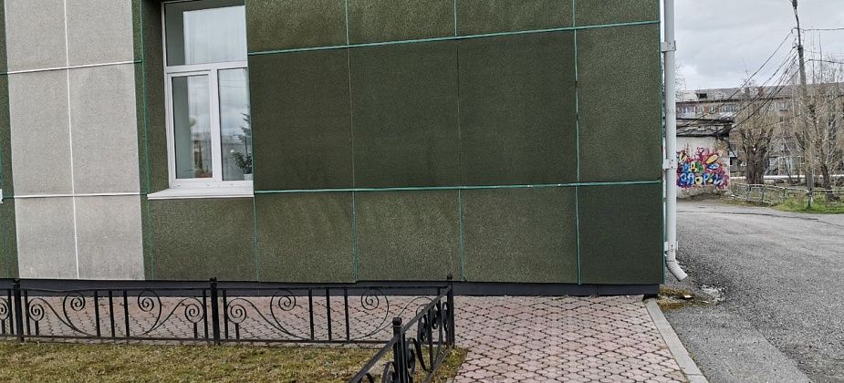 Власти Серова решили скрыть следы хулиганства трехлетней давности. Вышло только хуже?