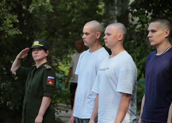 На службу в армию из Серова отправили 17 призывников
