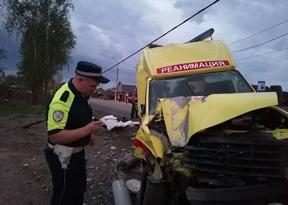В Серове в ДТП попал автомобиль "Скорой помощи". Пациентка кареты скончалась по пути в больницу