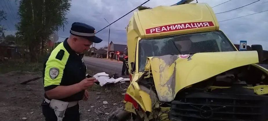 В Серове в ДТП попал автомобиль "Скорой помощи". Пациентка кареты скончалась по пути в больницу